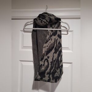 Tahari Black and Gray Knit Scarf